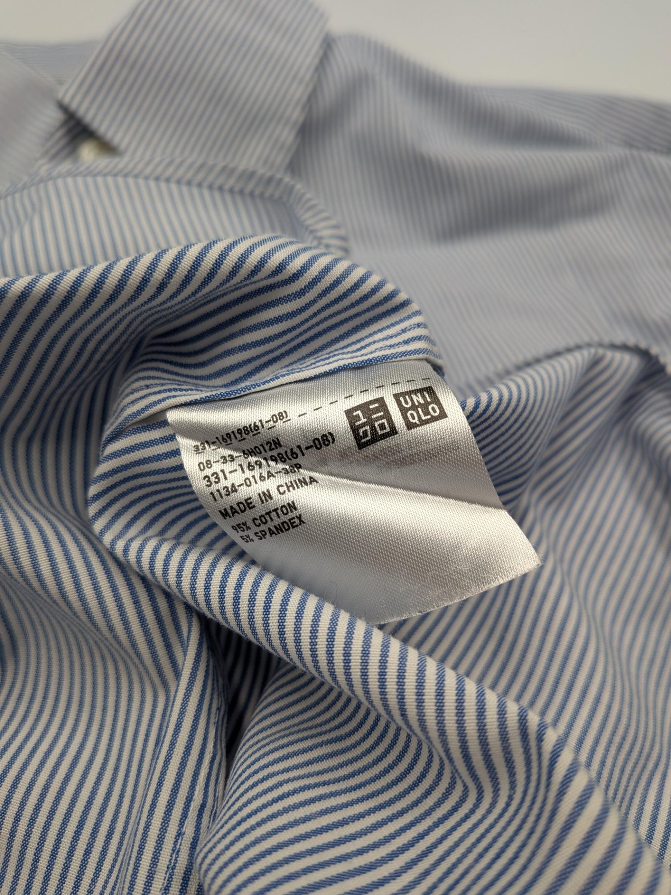 Uniqlo Shirt L Light Blue and White Stripes