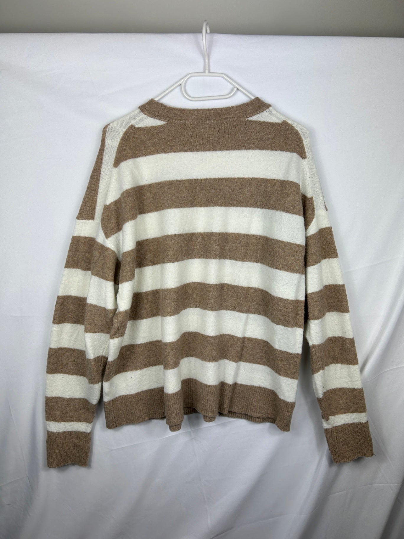 Sweater Beige and White