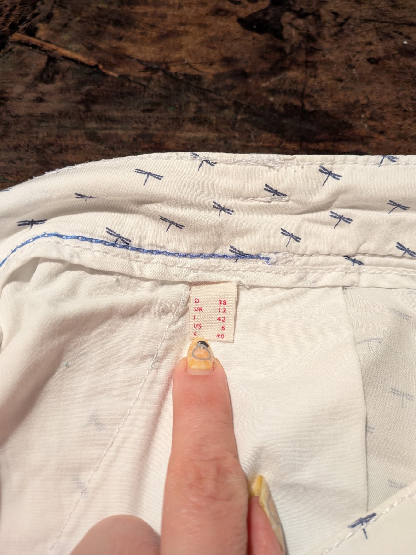 Esprit Shorts 38 White with navy blue pattern