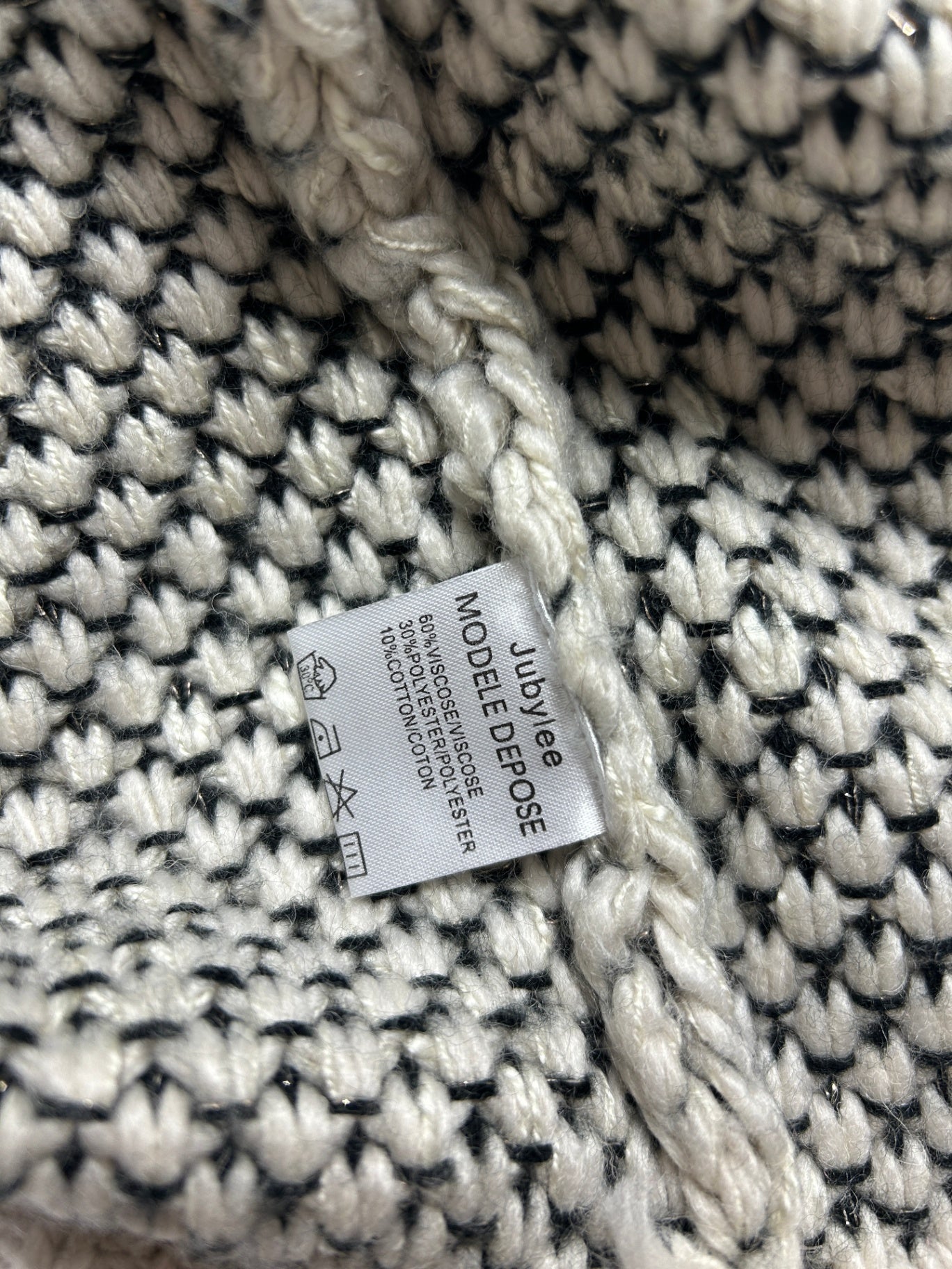 Jubylee Cardigan One Size Beige and Black