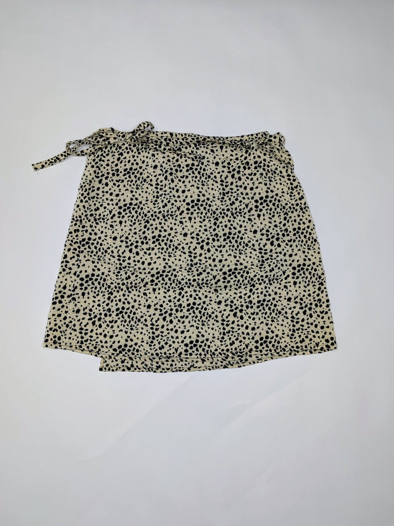 Things I Like Things I Love Skirt L Beige with black spots