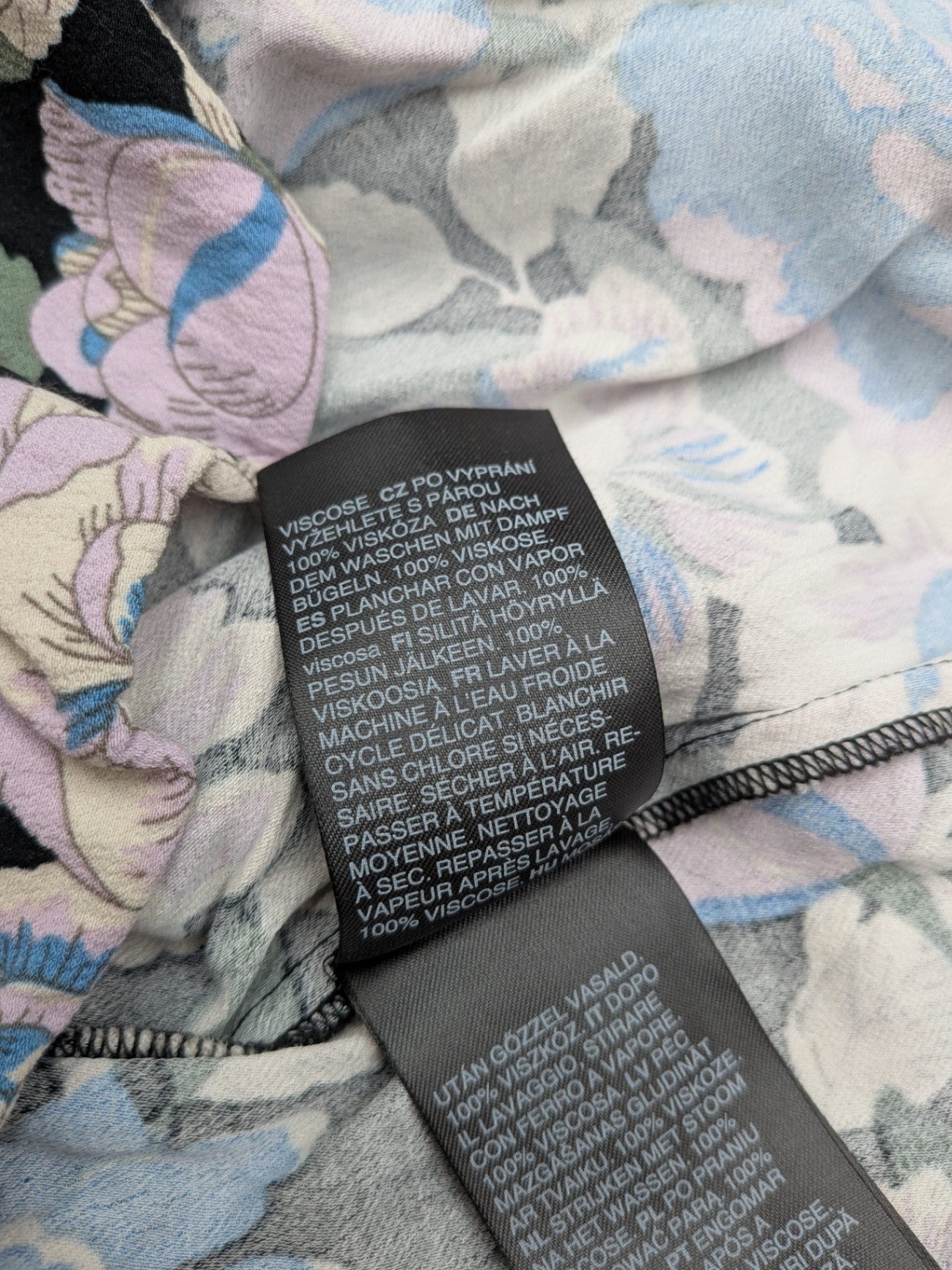 &Other Stories Skirt 40 Black with pastel floral pattern