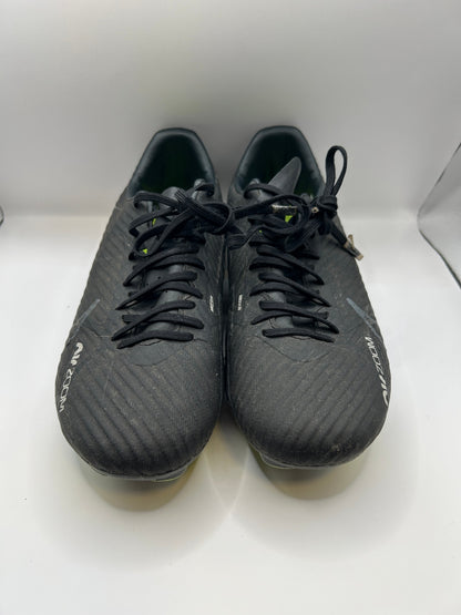 Nike Soccer Cleats 40.5 Black with neon yellow accents