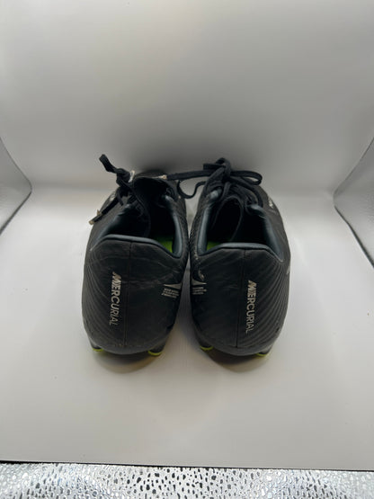 Nike Soccer Cleats 40.5 Black with neon yellow accents