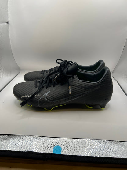 Nike Soccer Cleats 40.5 Black with neon yellow accents