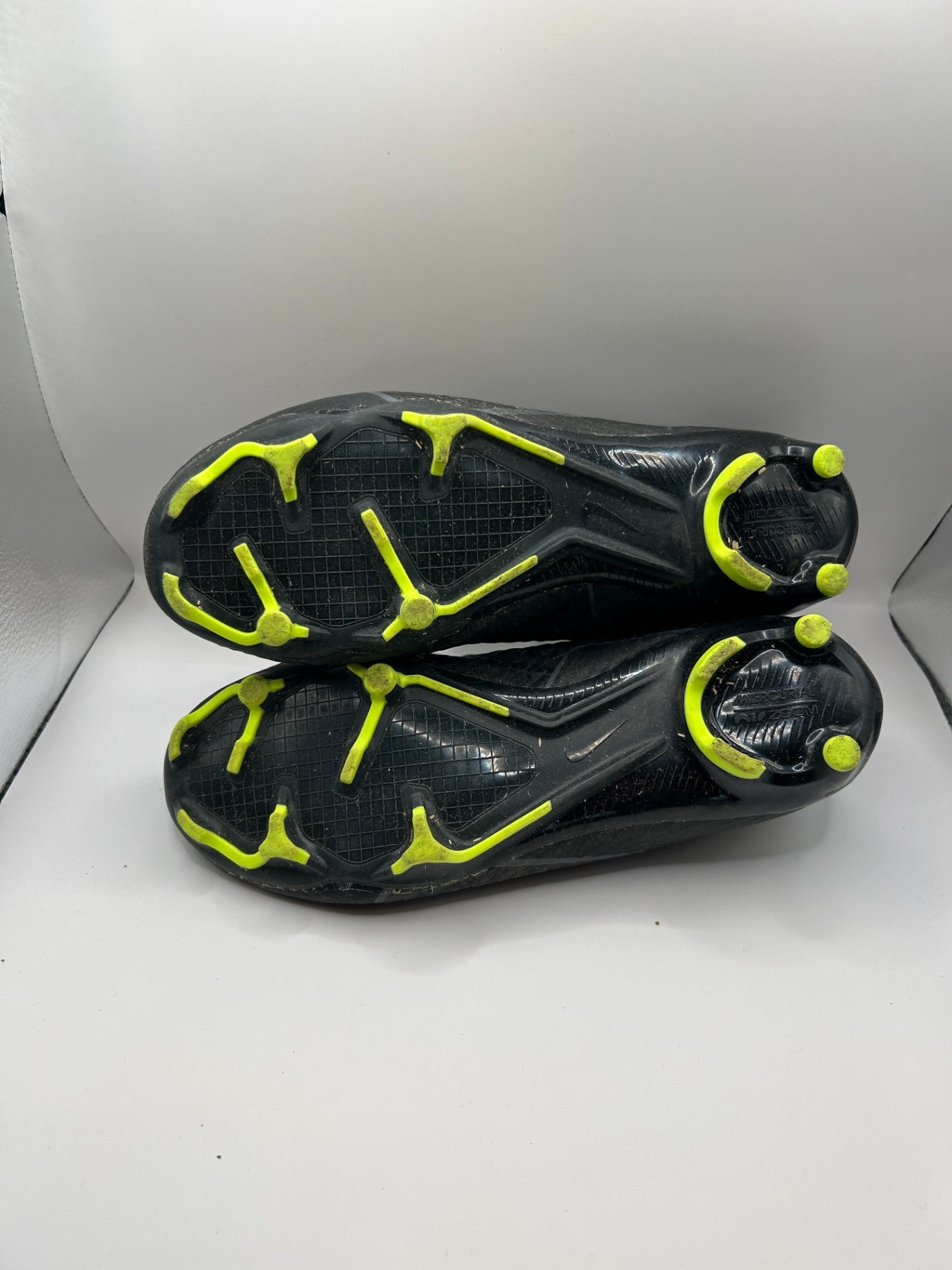 Nike Soccer Cleats 40.5 Black with neon yellow accents