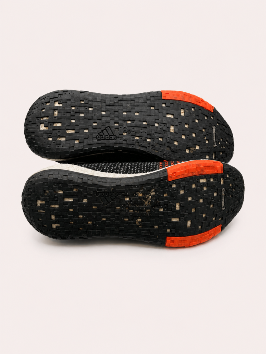 adidas Sneakers 43.5 Black with red accents and white midsole