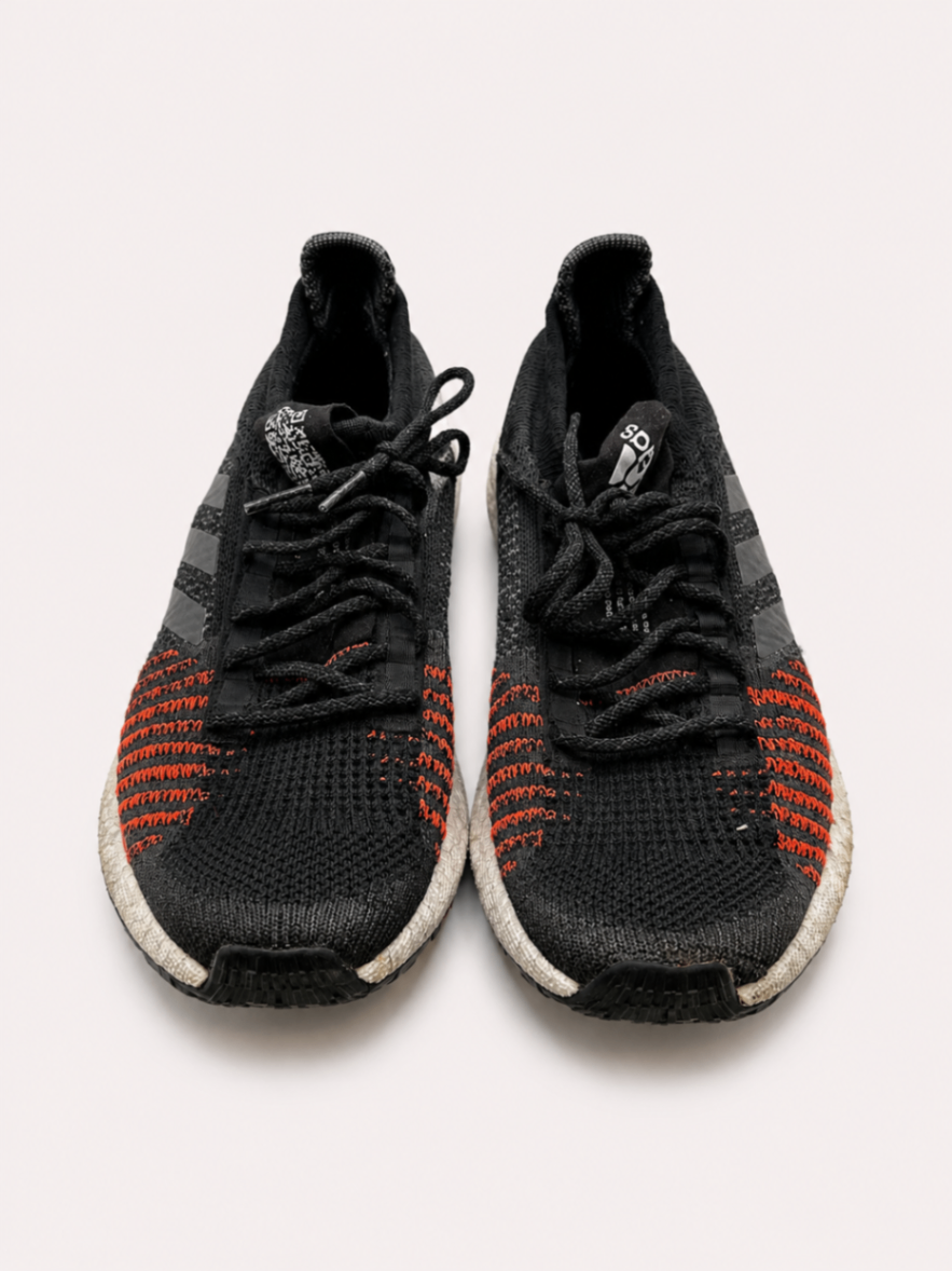 adidas Sneakers 43.5 Black with red accents and white midsole
