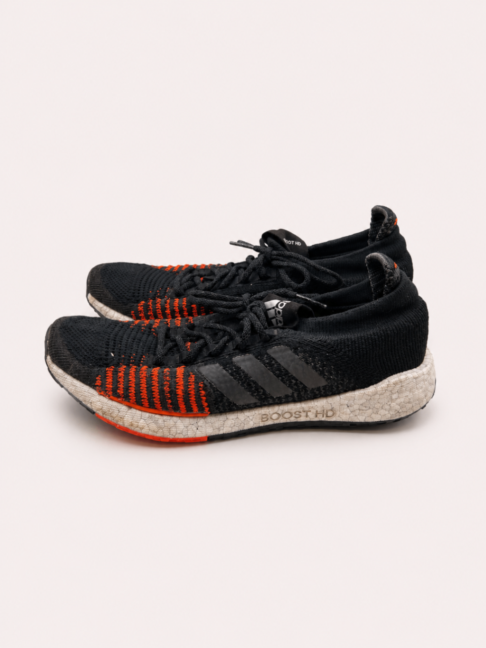 adidas Sneakers 43.5 Black with red accents and white midsole