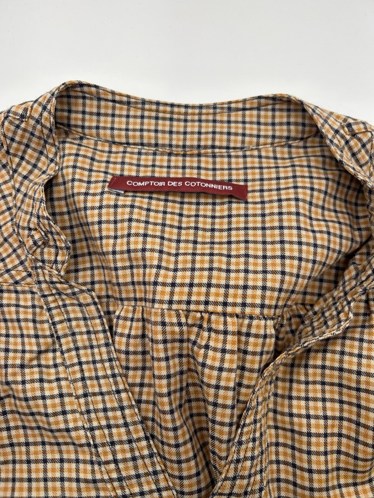 Comptoir des Cotonniers Dress Beige with a checkered pattern of black and red lines