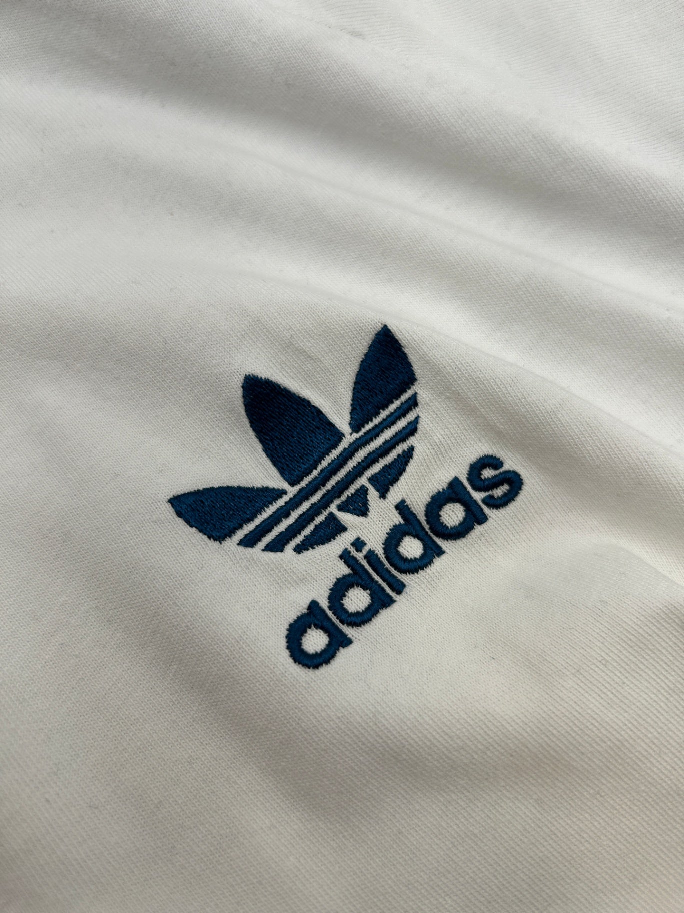 adidas T-Shirt M White with navy blue accents