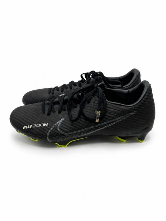 Nike Soccer Cleats 40.5 Black with neon yellow accents