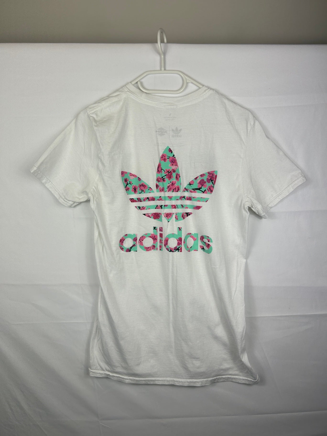 Adidas T-Shirt S White