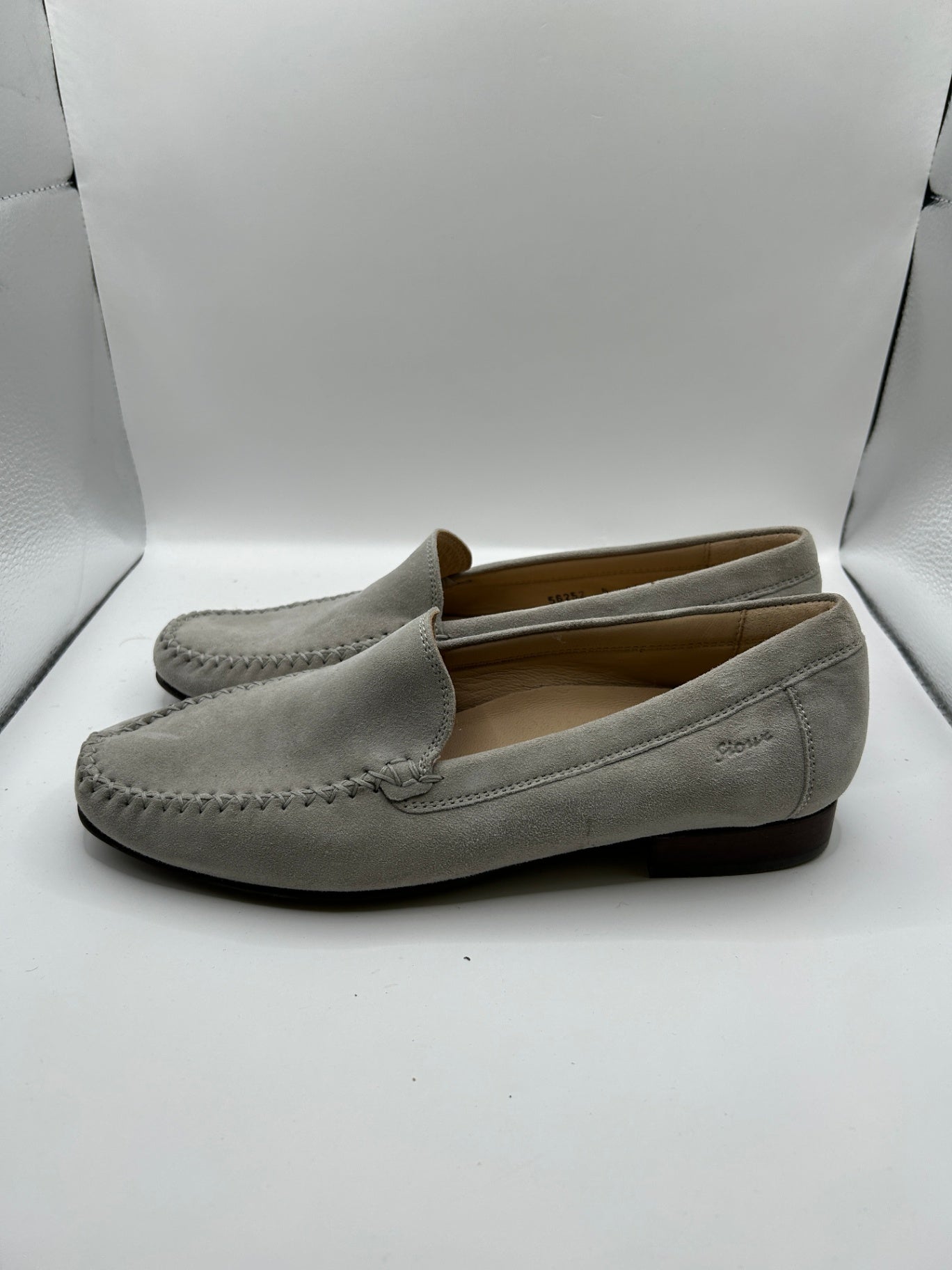 Shoem Loafers 6 F Beige