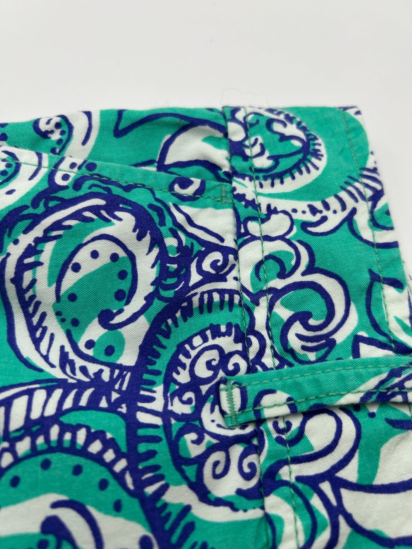 Unbranded or not visible Shorts Not visible Green and navy blue