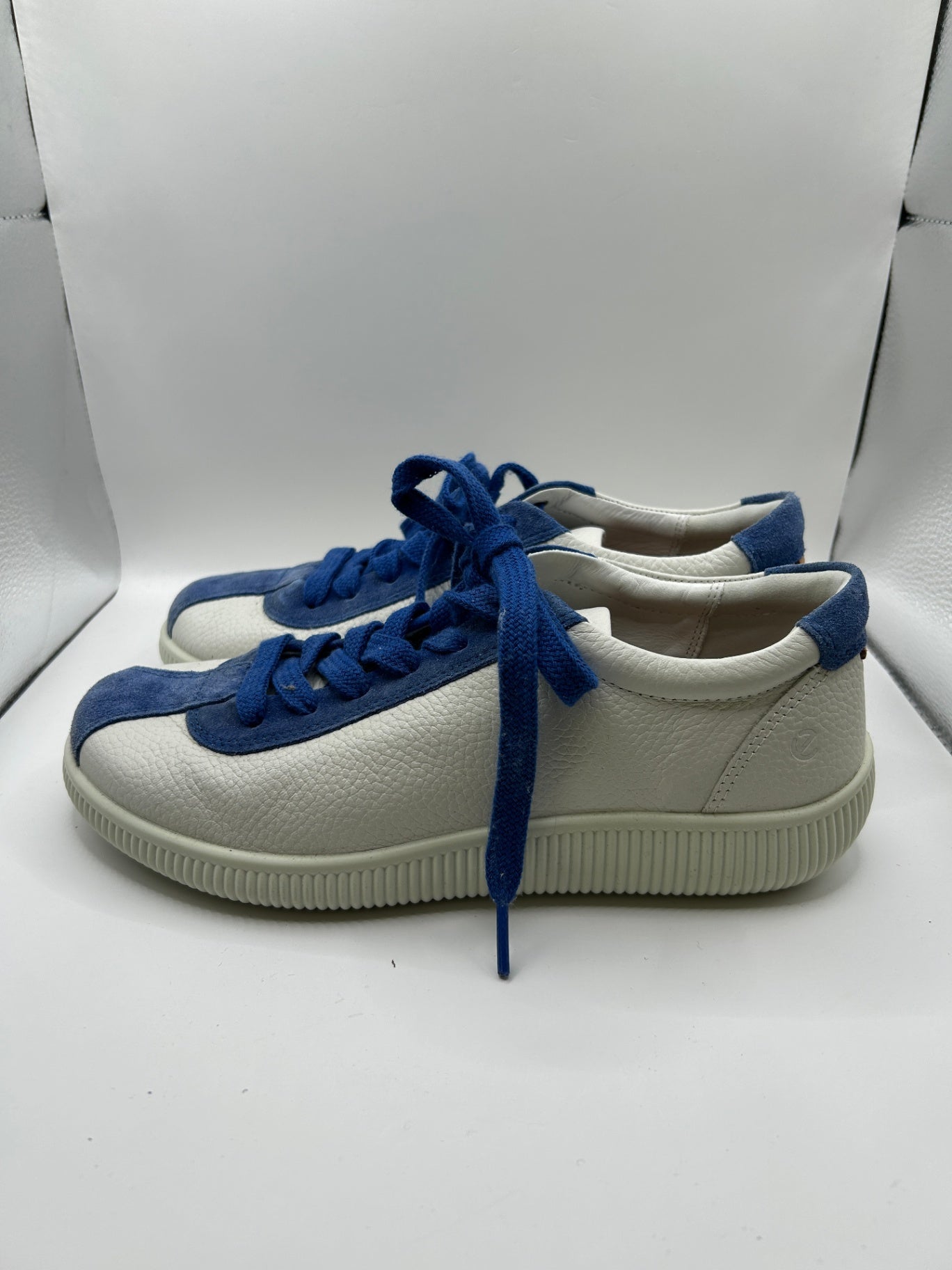 ECCO Sneakers 40 Cream and Blue