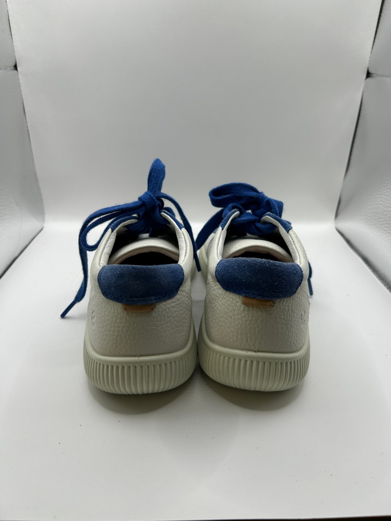ECCO Sneakers 40 Cream and Blue